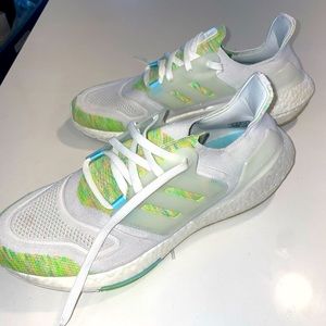 Men’s 9.5  UltraBoost 22 'White Bliss Blue'